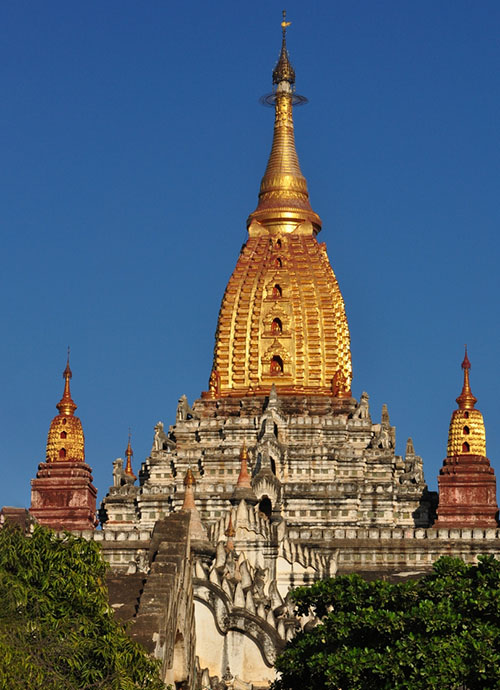 The gilded shikhara of the Ananda pagoda