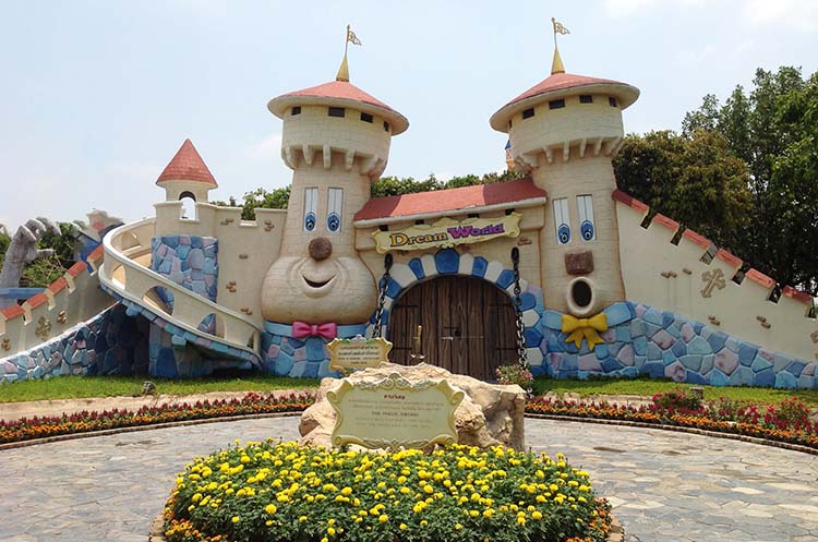 HD] Dreamworld Amusement Park and rides (BANGKOK) 