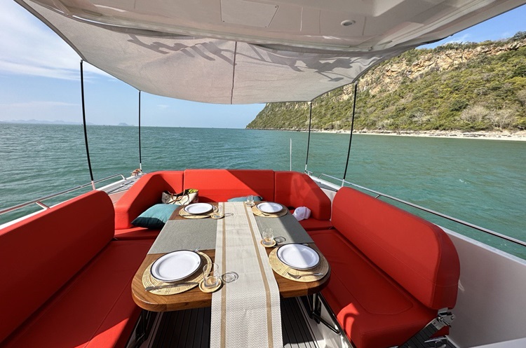 Lunch aboard the yacht overlooking the Hua Hin coastline